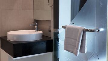 Deluxe Room, 1 Double Bed, Air conditioning, City View | Bathroom | Shower, free toiletries, hair dryer, towels