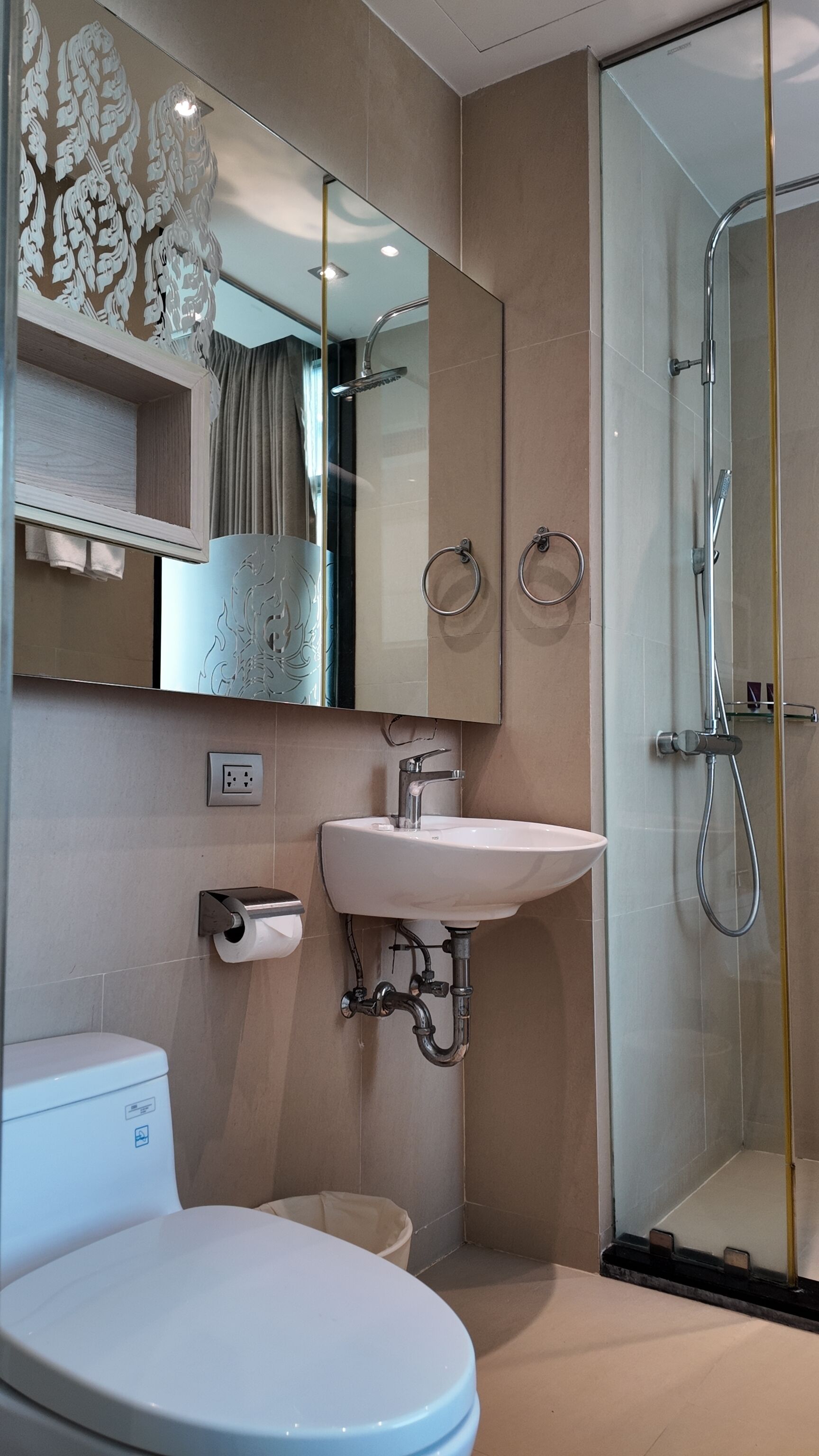 grand room | bathroom | shower, free toiletries, hair dryer, towels