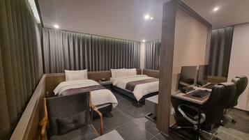 Suite | Egyptian cotton sheets, hypo-allergenic bedding, down comforters