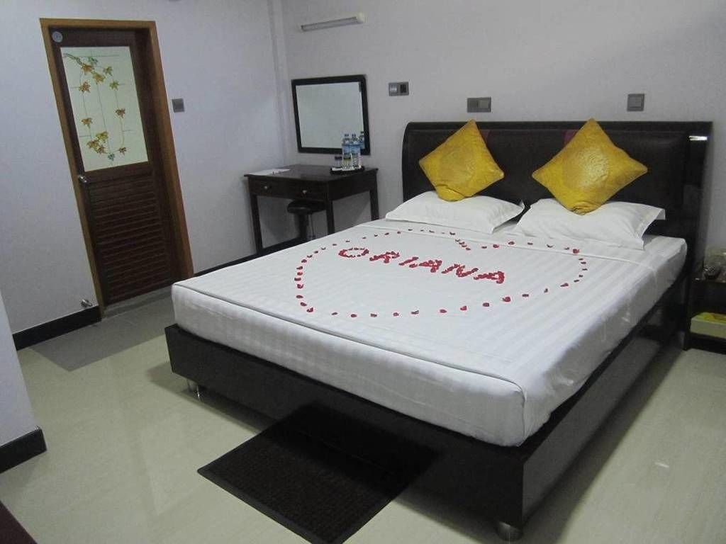 standard double room | minibar, desk, iron/ironing board, free wifi