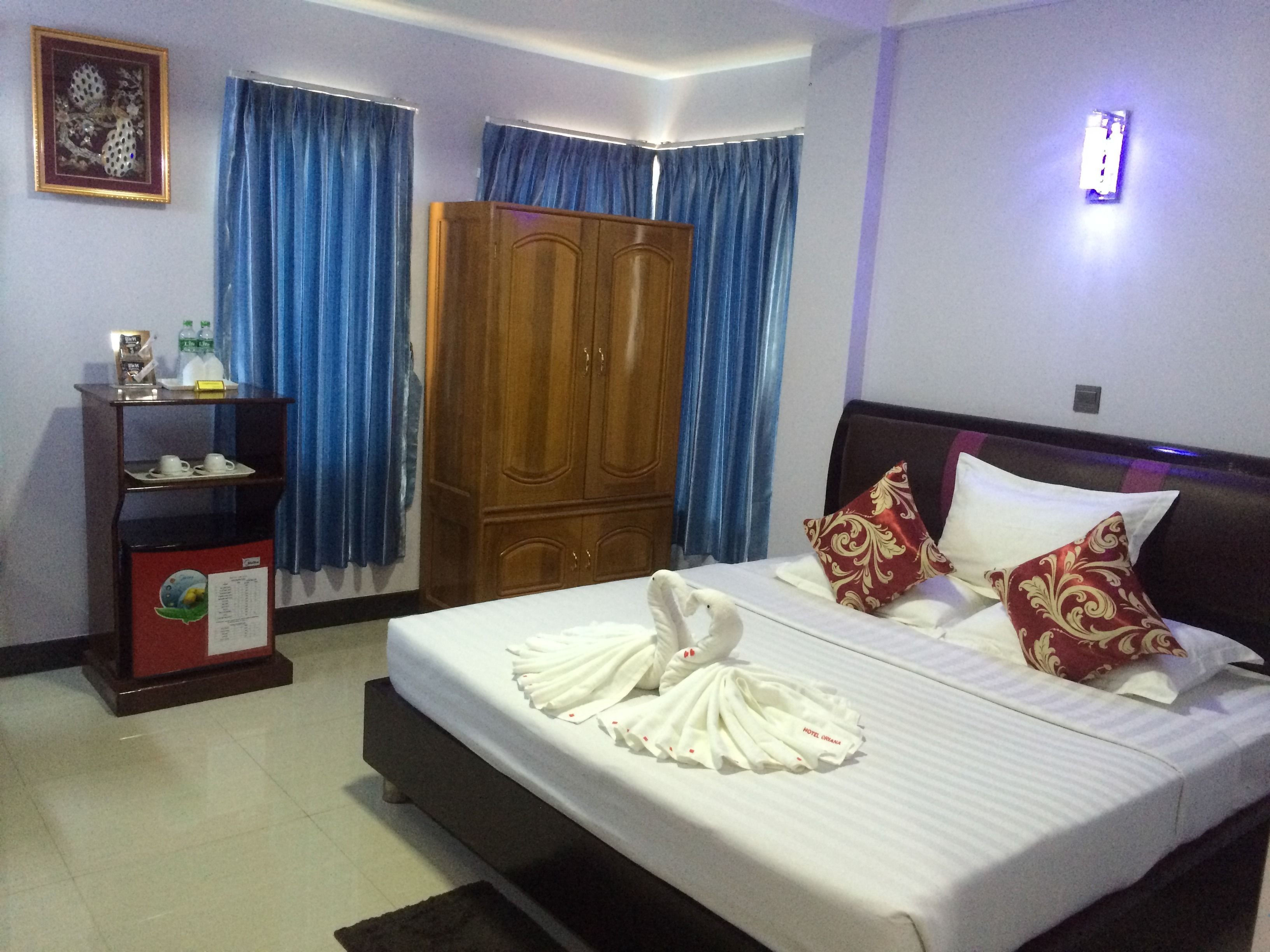 standard double room | minibar, desk, iron/ironing board, free wifi