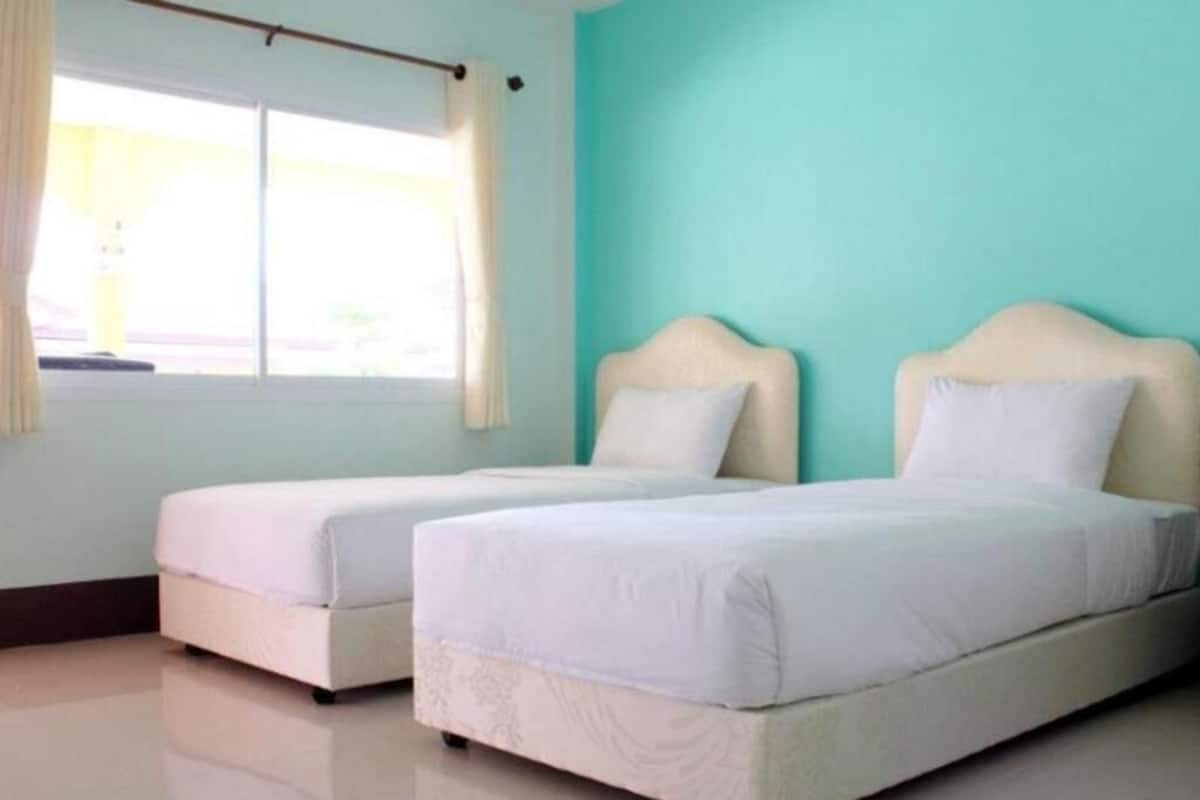 デスク、WiFi (無料)、ベッドシーツ