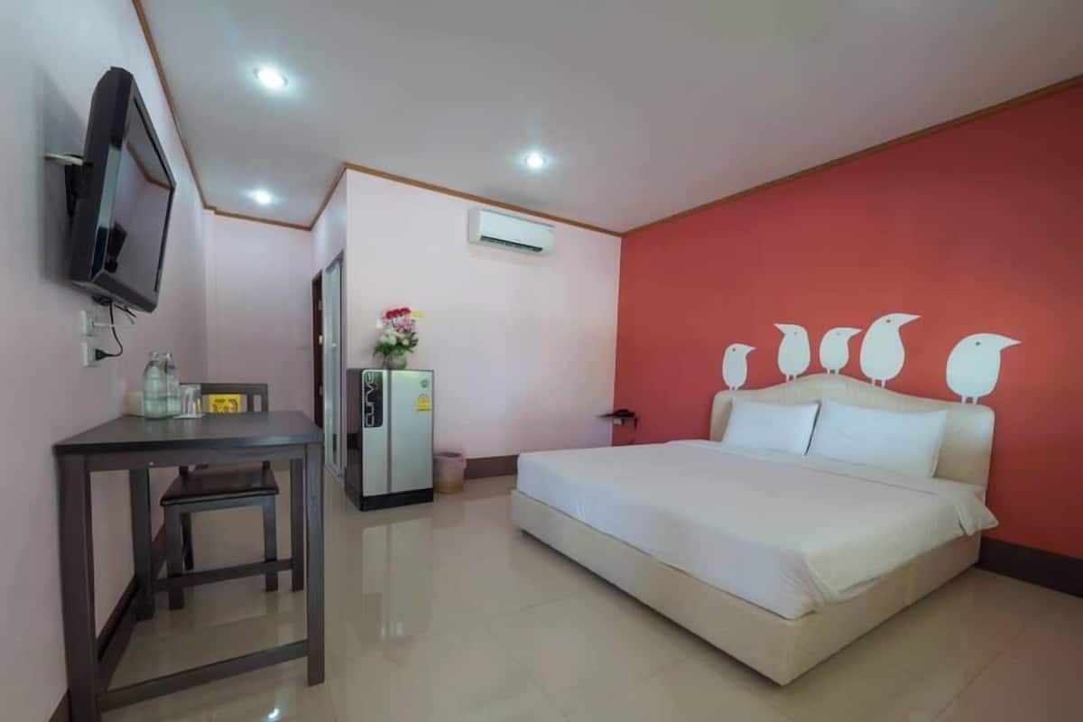 Quarto casal standard | Escrivaninha, Wi-Fi de cortesia, roupa de cama