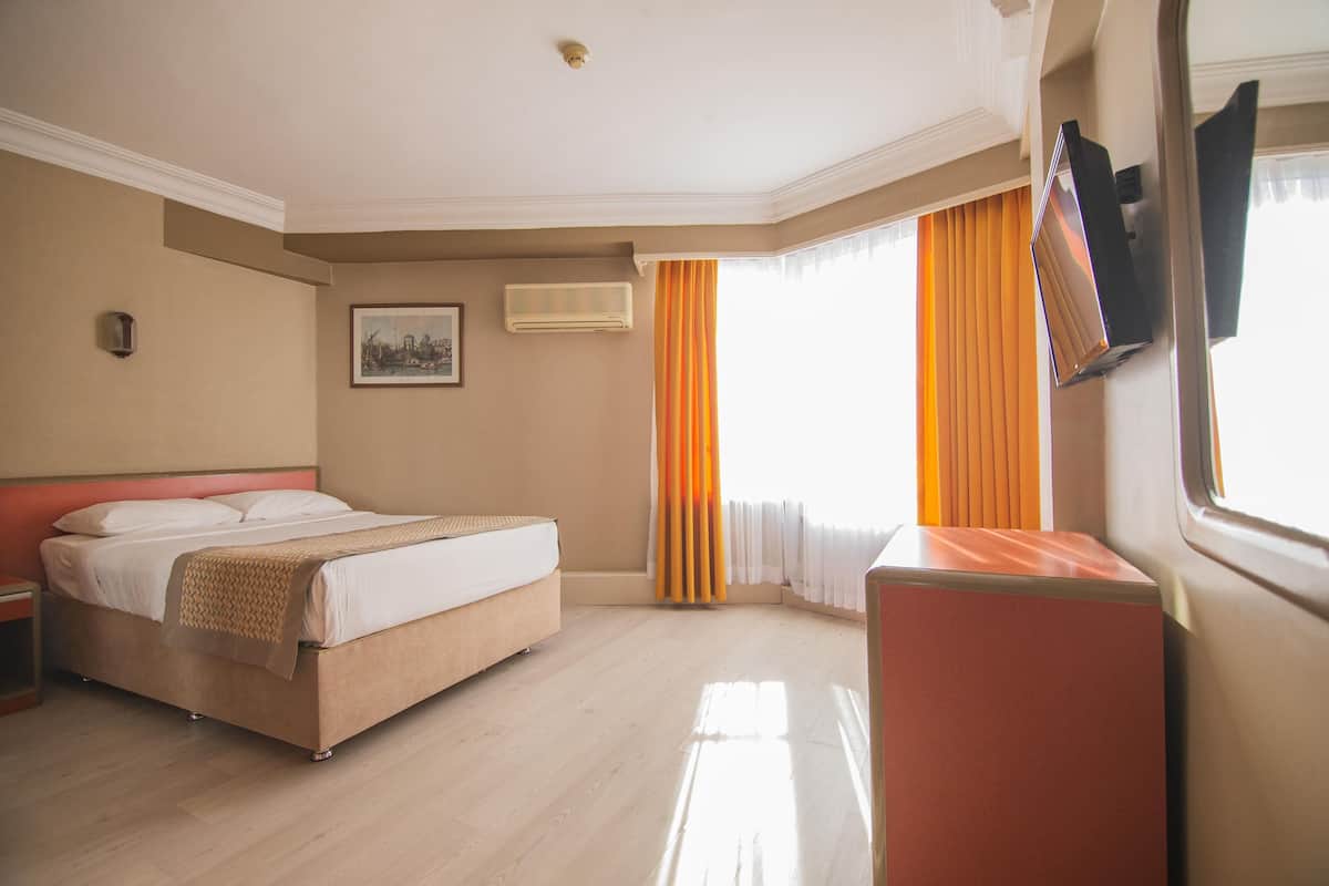 Luxe beddengoed, een minibar, een bureau, gratis wifi