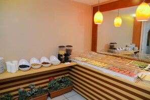 Desayuno bufé gratuito y diario