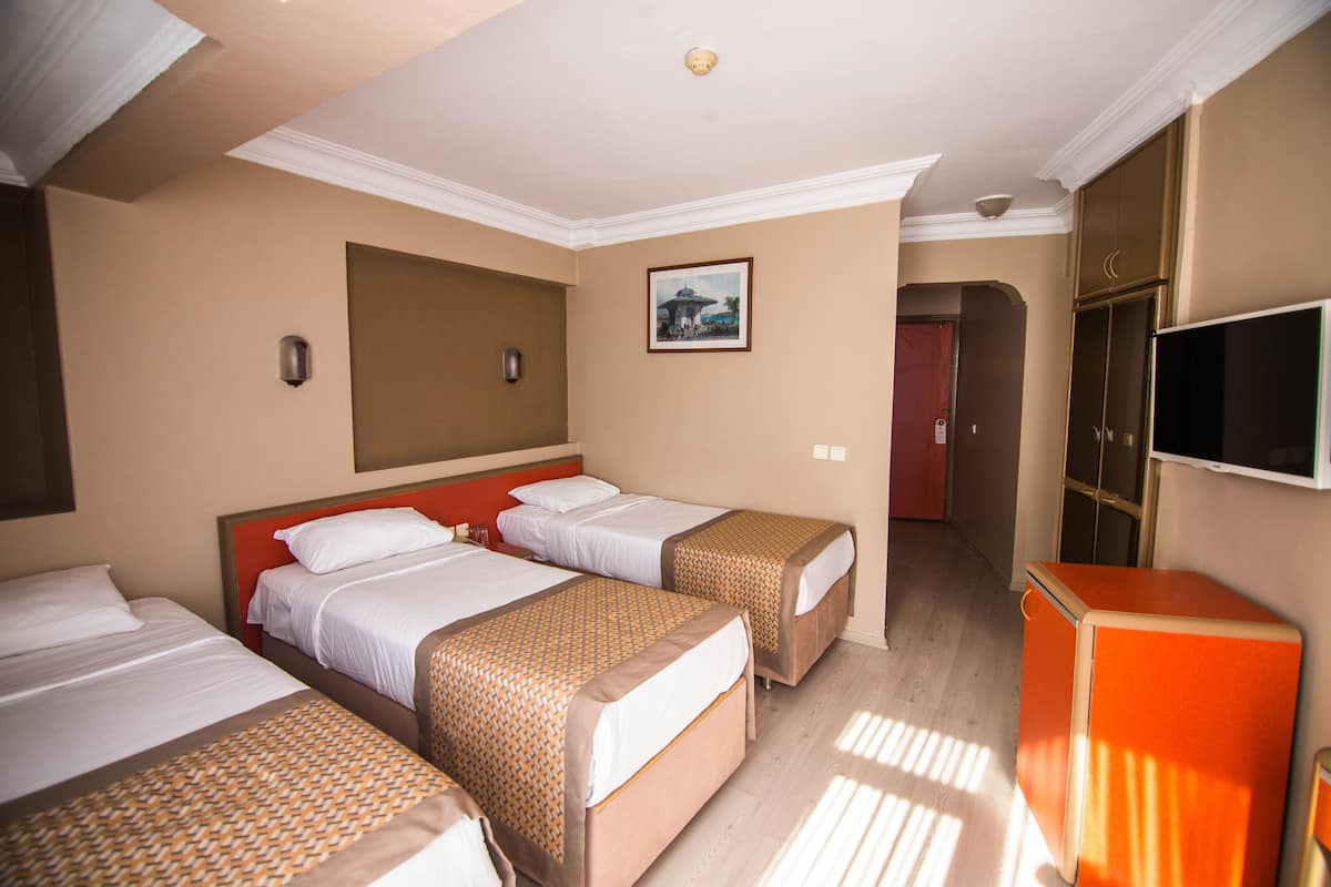 Luxe beddengoed, een minibar, een bureau, gratis wifi