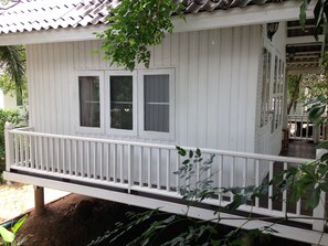 Balcony - Young Coconut Garden Home Resort (Samut Songkhram)