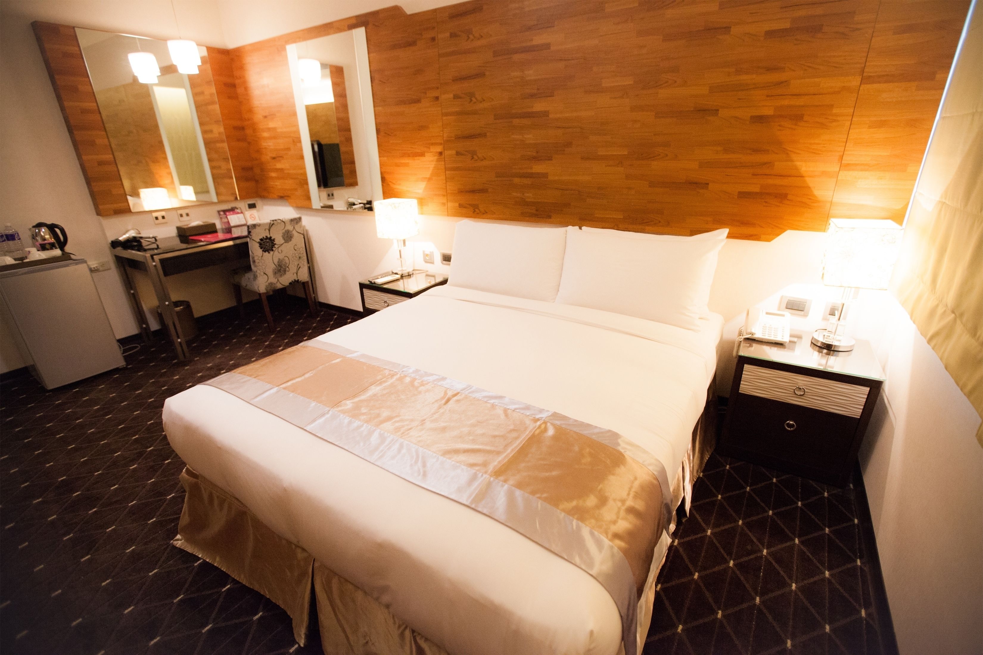 basic double room | desk, soundproofing, free wifi