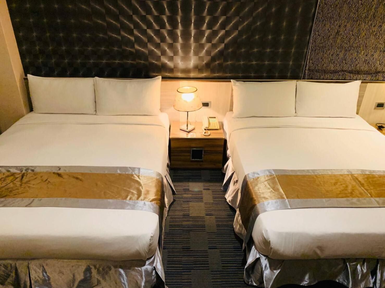 desk, soundproofing, free wifi