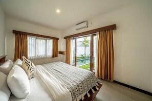 Minibar, safe på rommet, skrivebord og strykejern/-brett