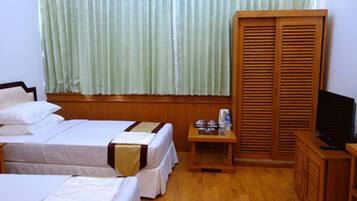 Deluxe Room | Minibar, desk, free WiFi