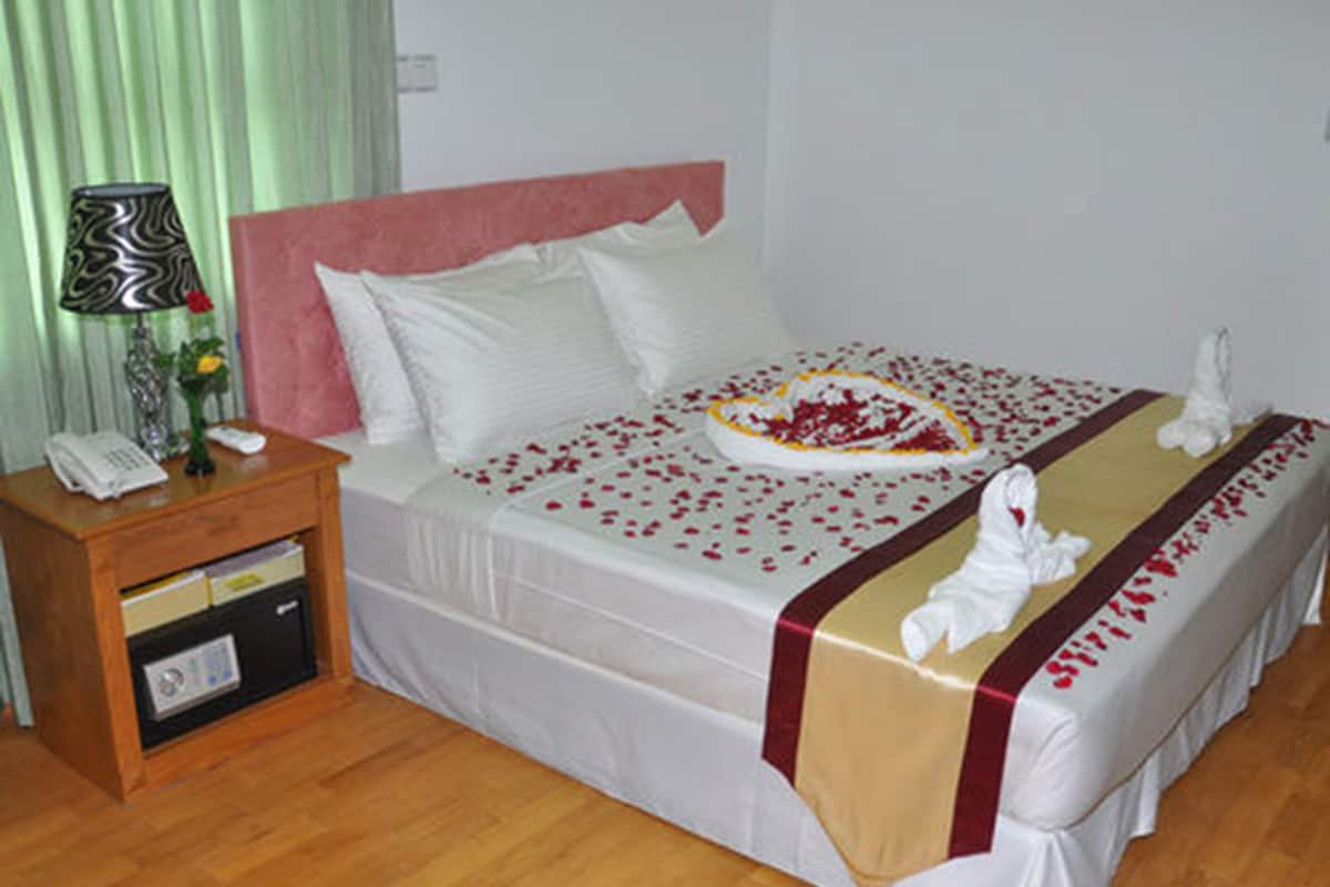 Executive suite | Een minibar, een bureau, gratis wifi