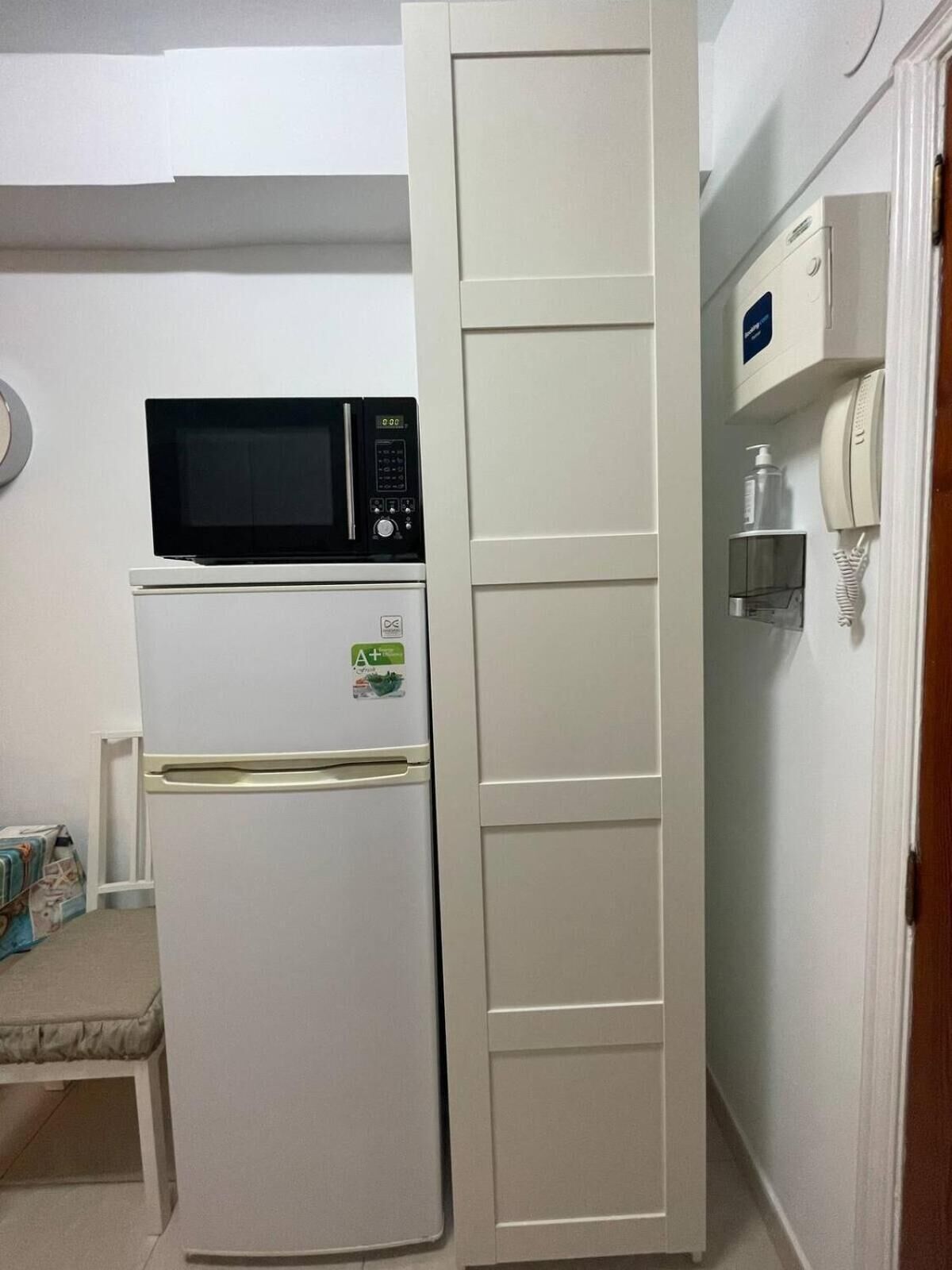 fridge, microwave, oven, coffee/tea maker