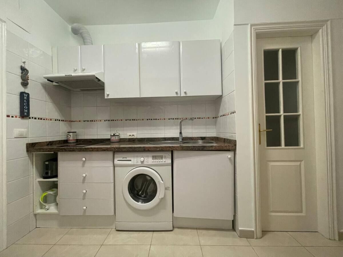 fridge, microwave, oven, coffee/tea maker