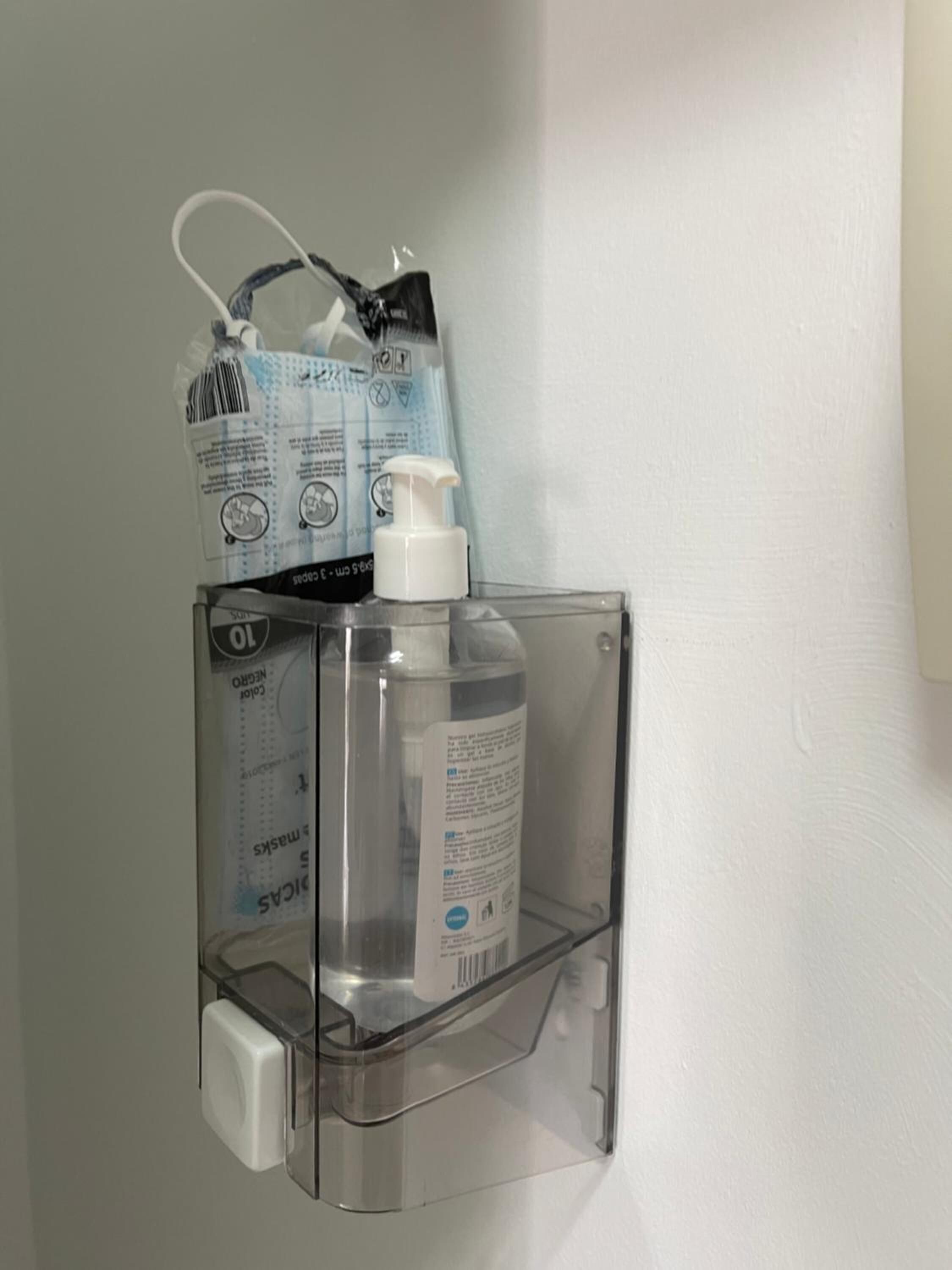 shower, free toiletries, hair dryer