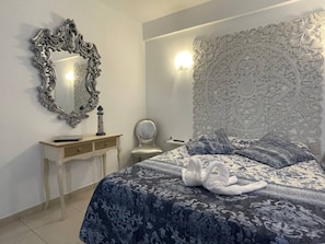 Estúdio, vista para o mar | Cofres nos quartos, escrivaninha, cortinas blackout