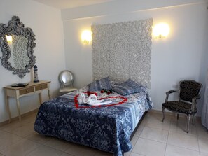 In-room safe, desk, blackout curtains, iron/ironing board - Estudio Gavota (Arona)