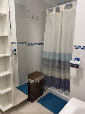 Shower, free toiletries, hair dryer - Estudio Gavota (Arona)