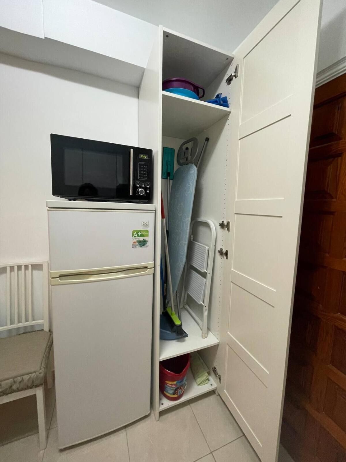 fridge, microwave, oven, coffee/tea maker