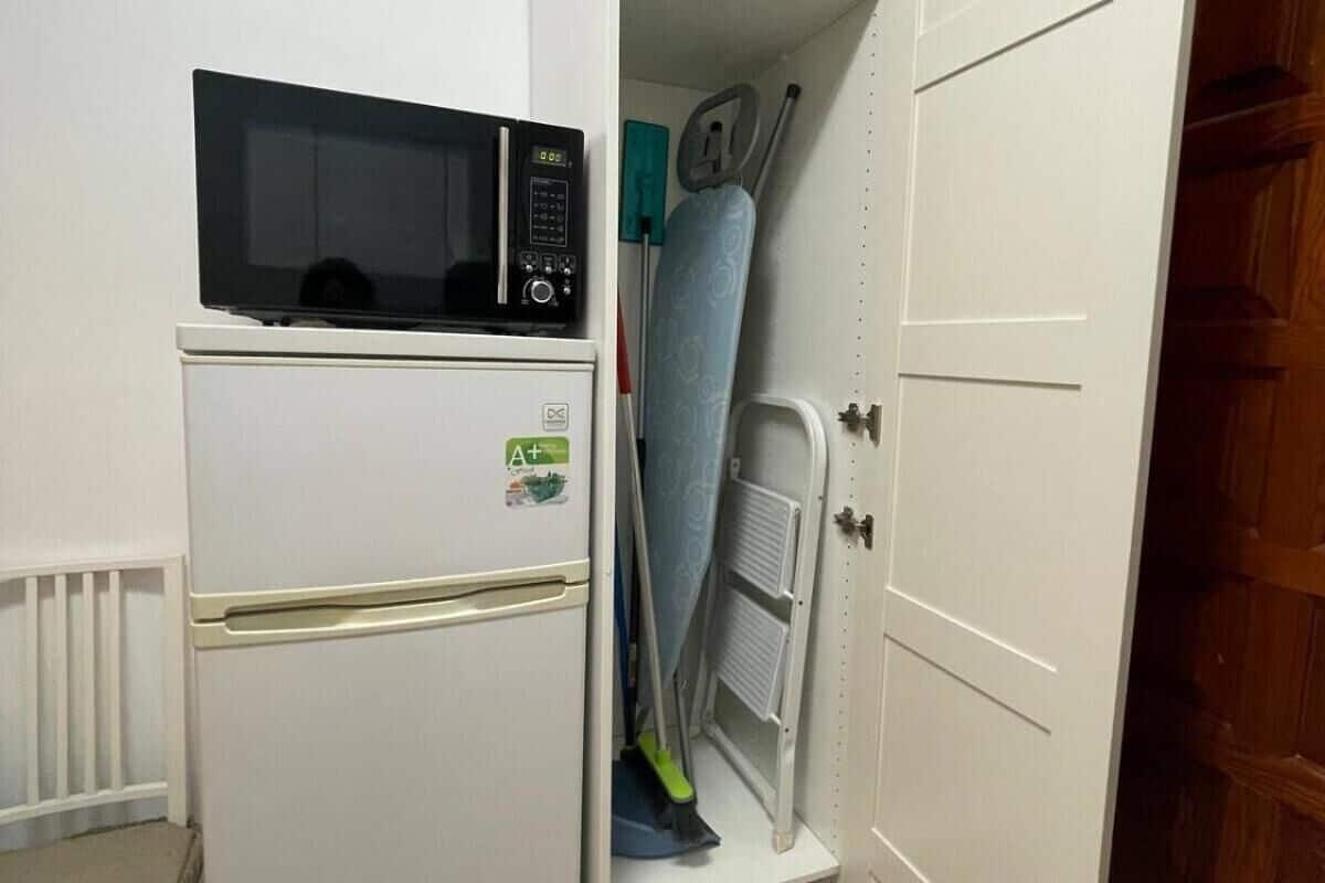 fridge, microwave, oven, coffee/tea maker