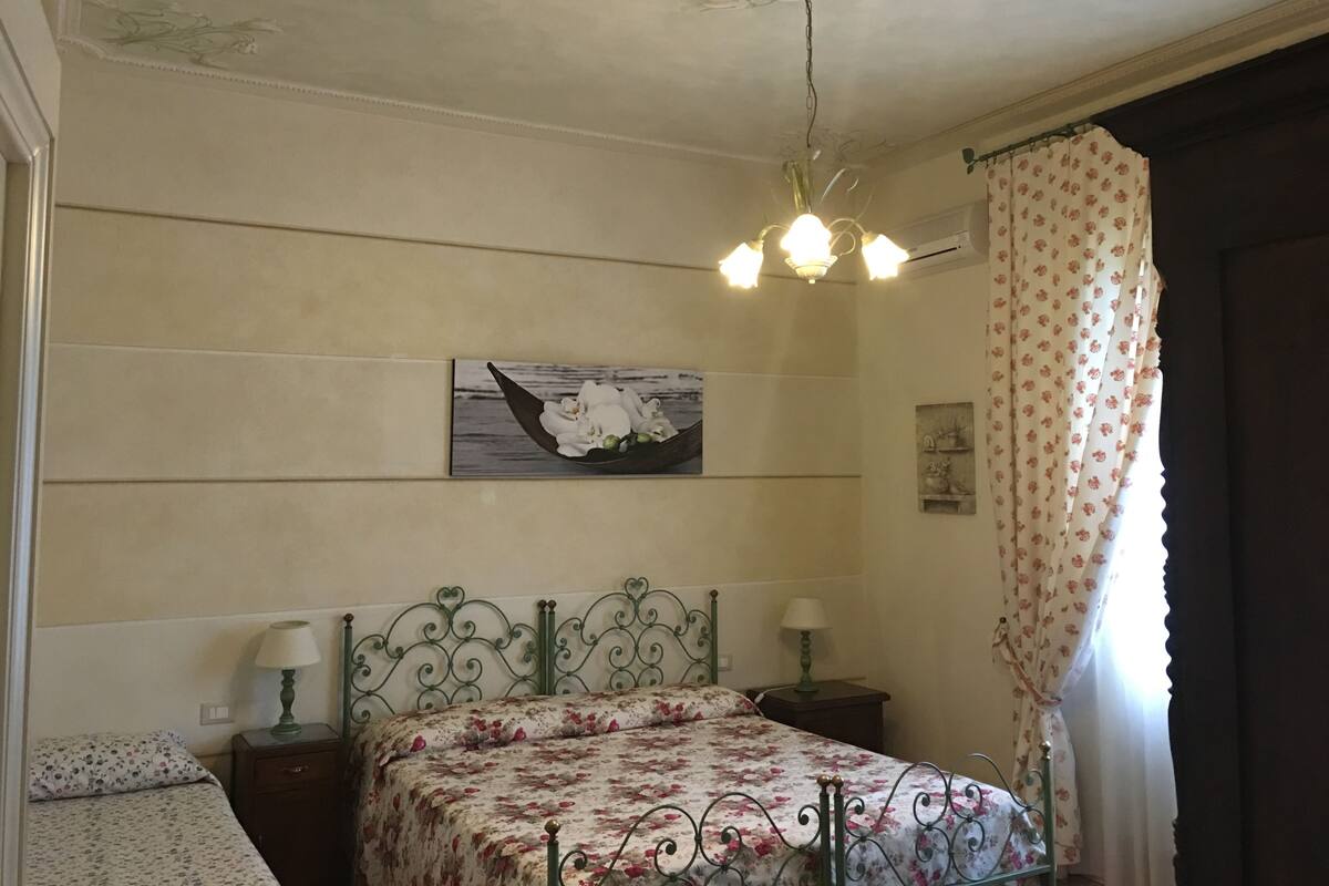 Standard Triple Room | Desk, cribs/infant beds, rollaway beds, free WiFi