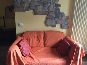 Studio | Living area | Flat-screen TV