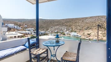 Panoramic Twin Room, 2 Single Beds, Harbour View, Sea Facing | Free WiFi, bed sheets