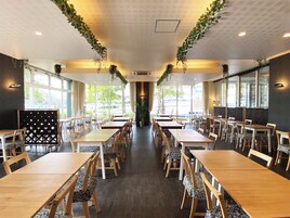 Se sirven desayunos y almuerzos