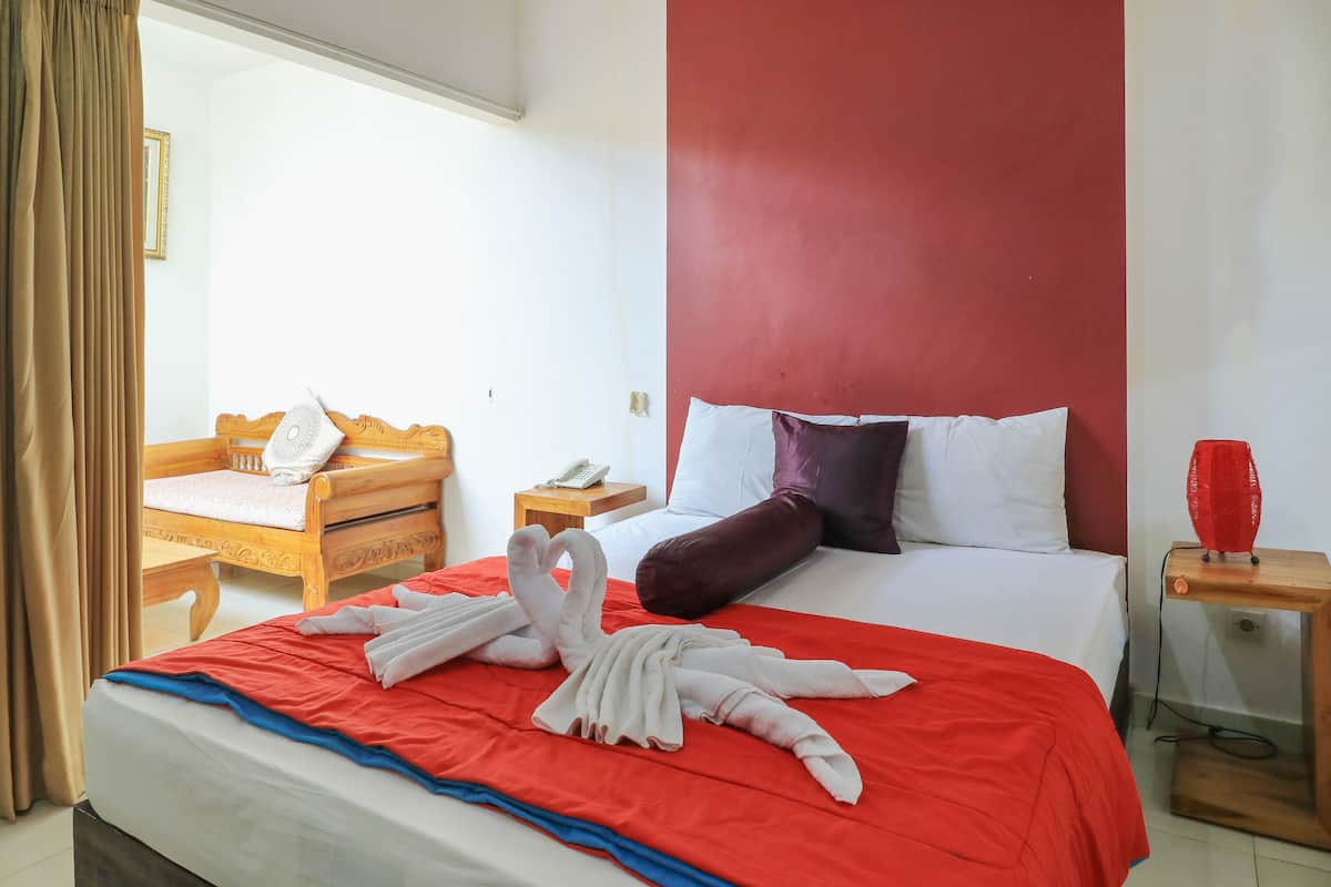 Standard Room | Desk, WiFi (free), bed sheets