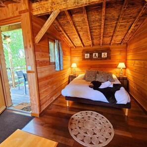 Tree House (L'Ours Brun) | Free WiFi - Au Refuge des 3 Ours (Essuiles)
