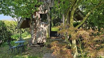 Cabane Standard, salle de bains commune (Fée Oursinest) | Extérieur