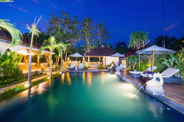 Outdoor pool, sun loungers