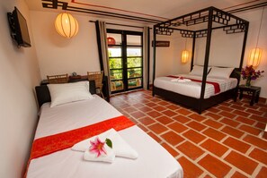 Family Room, Balcony | Premium bedding, minibar, in-room safe, desk - Villa Silk Road Hotel (Phnom Penh)