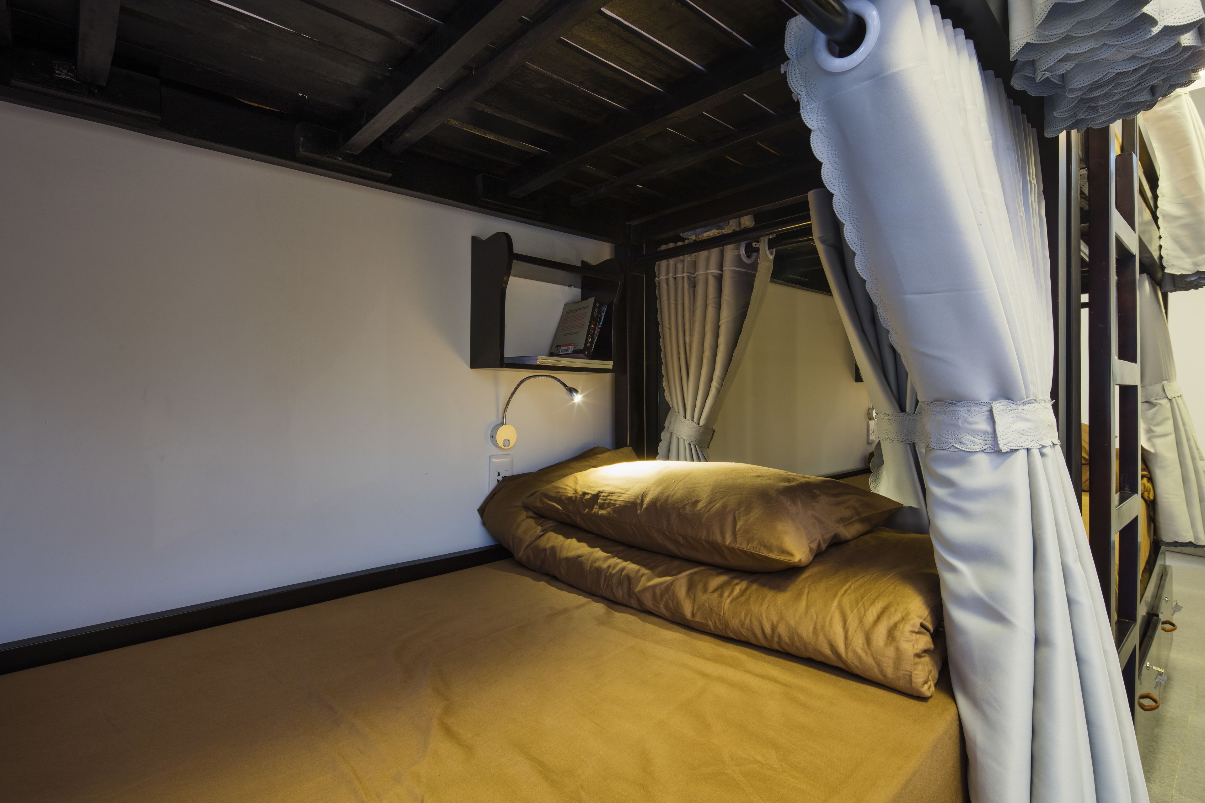 8-bed mixed dorm, ocean view | in-room safe, blackout curtains, rollaway beds, free wifi