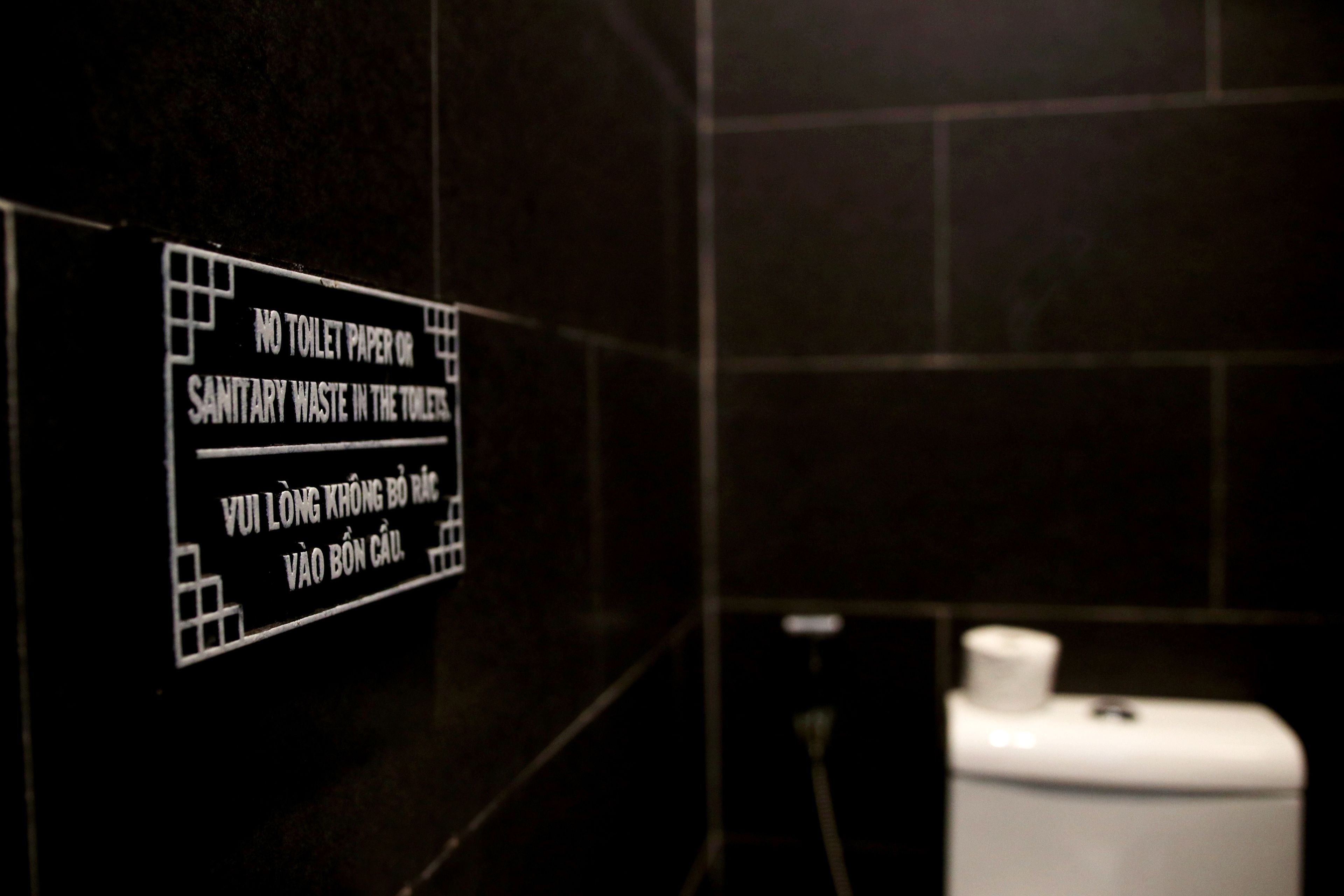 12-bed mixed dorm, ocean view | bathroom | shower, free toiletries, bidet, towels