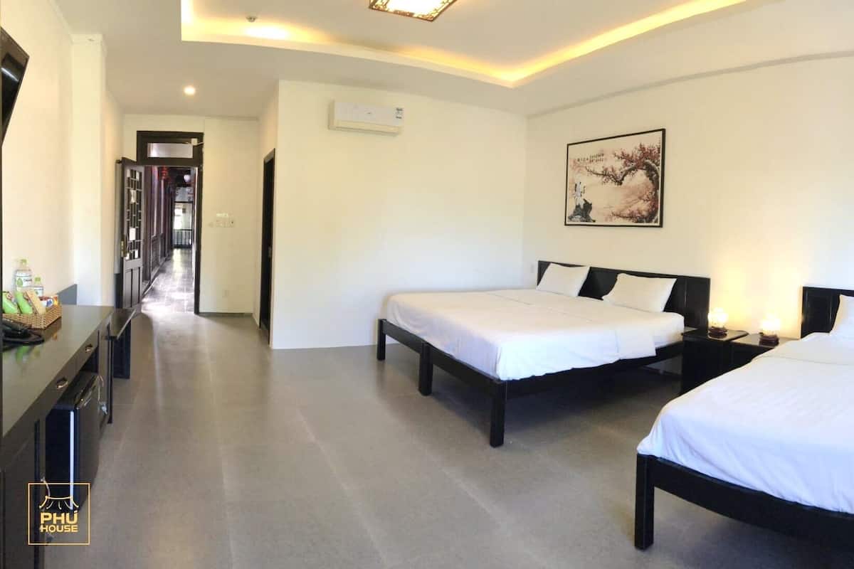 Deluxe-huone, 1 makuuhuone | Tallelokero huoneessa, pimennysverhot, lisÀvuoteet, ilmainen Wi-Fi