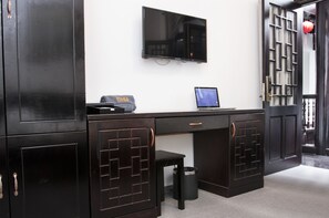 Kahden hengen superior-huone (yksi tai kaksi sänkyä) | Tallelokero huoneessa, pimennysverhot, lisävuoteet, ilmainen Wi-Fi