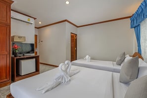 Superior Triple Room | In-room safe, individually decorated, desk, laptop workspace - Break Point Patong Hotel (Patong)