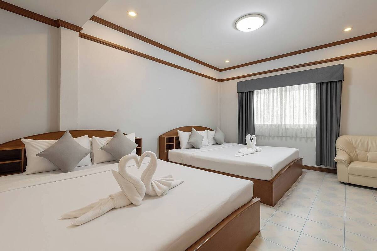 Family Room | In-room safe, desk, laptop workspace, WiFi (free)