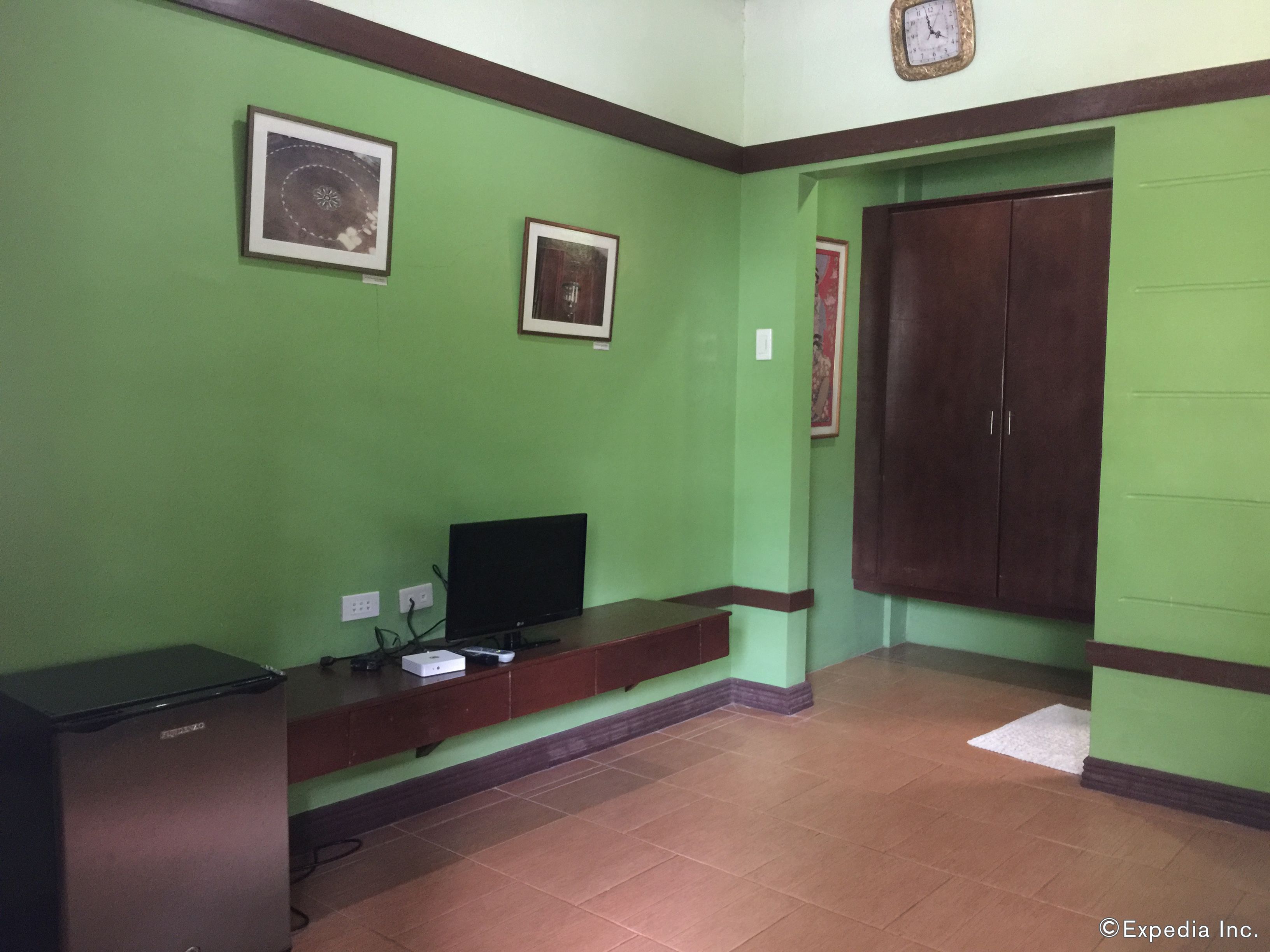 single room | room amenity