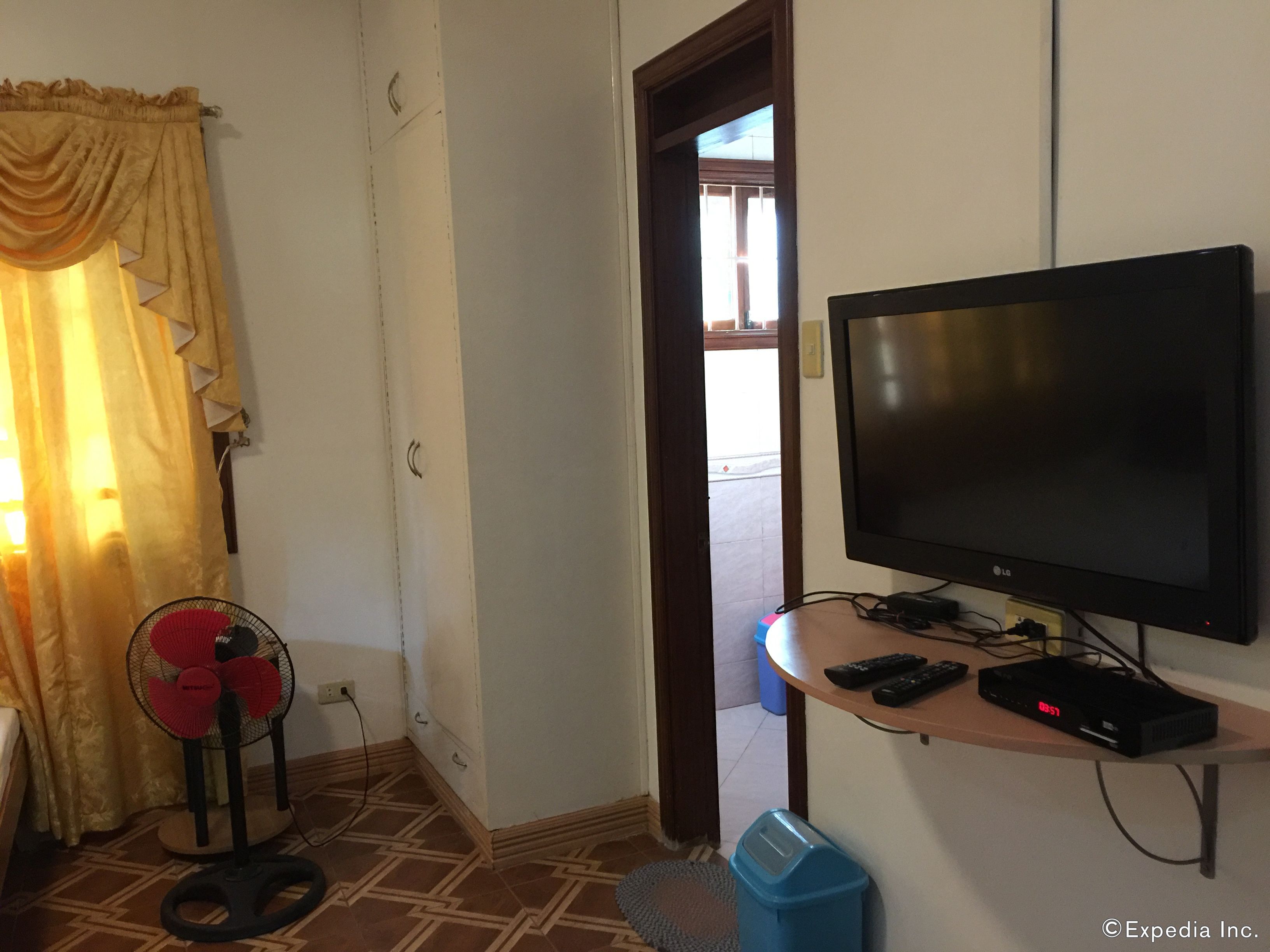 family single room, 2 double beds | room amenity