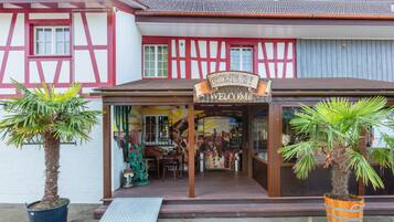 Quầy thủ tục nhận/trả phòng