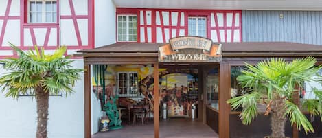 Check-in/check-out kiosk