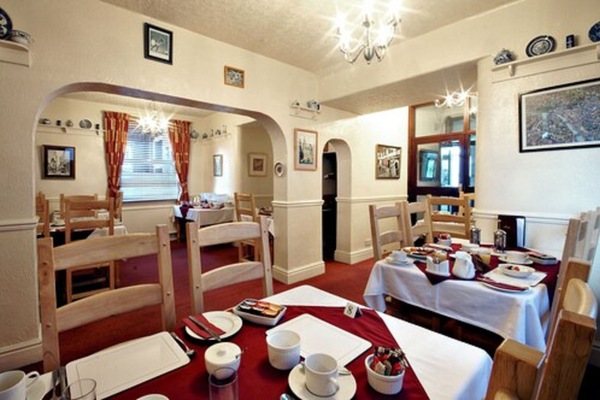 Free daily English breakfast