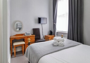 Iron/ironing board, free WiFi, bed sheets - St Mary's Guest House  (York)