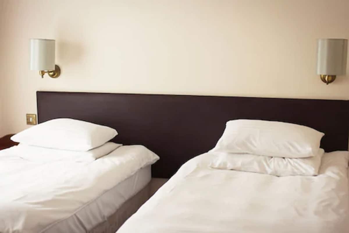 Twin Room | In-room safe, desk, iron/ironing board, free WiFi