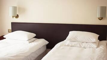 Twin Room | In-room safe, desk, iron/ironing board, free WiFi