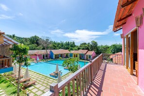 Bangalô família, vista para a piscina