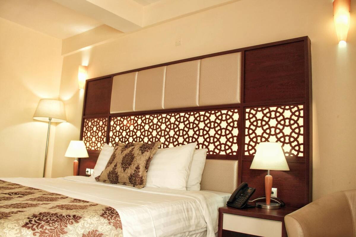 premium bedding, minibar, in-room safe, desk