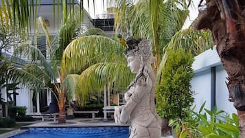 Outdoor pool, free pool cabanas, pool umbrellas